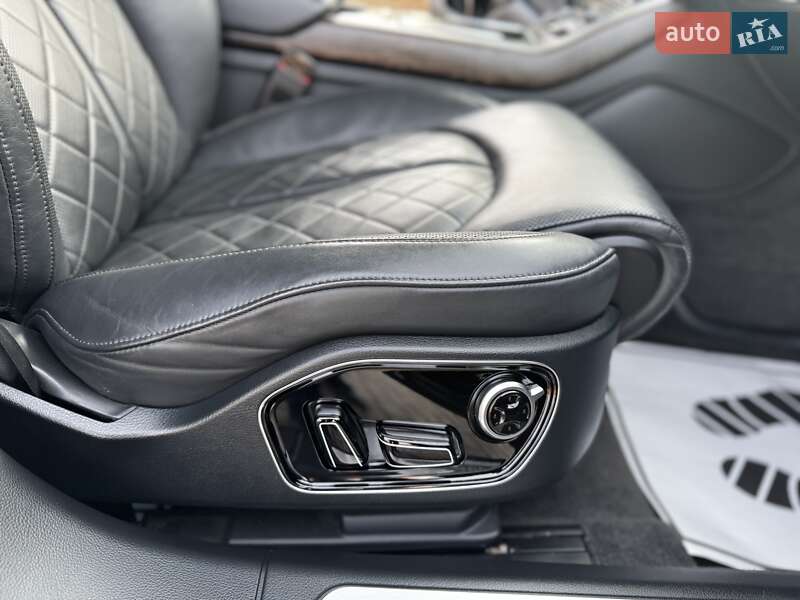 Седан Audi A8 2015 в Дрогобыче