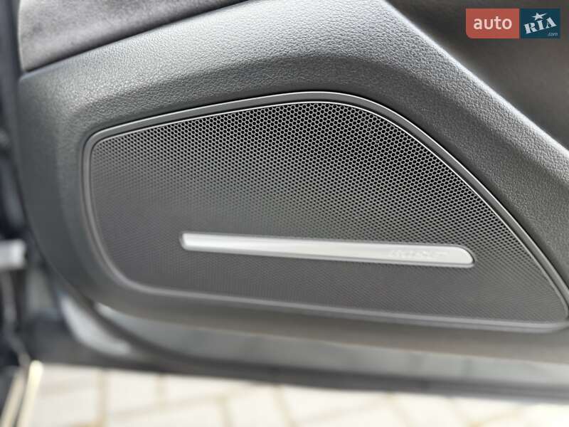 Седан Audi A8 2015 в Дрогобыче