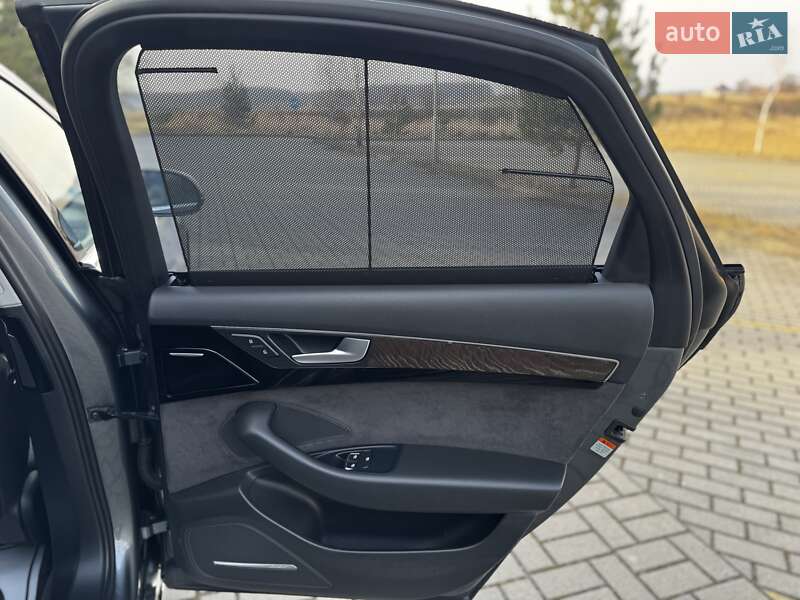 Седан Audi A8 2015 в Дрогобыче