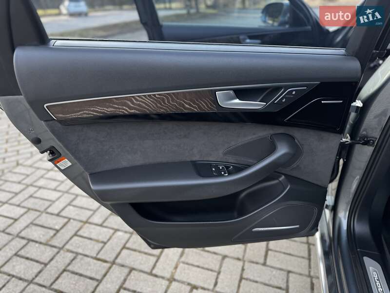 Седан Audi A8 2015 в Дрогобыче