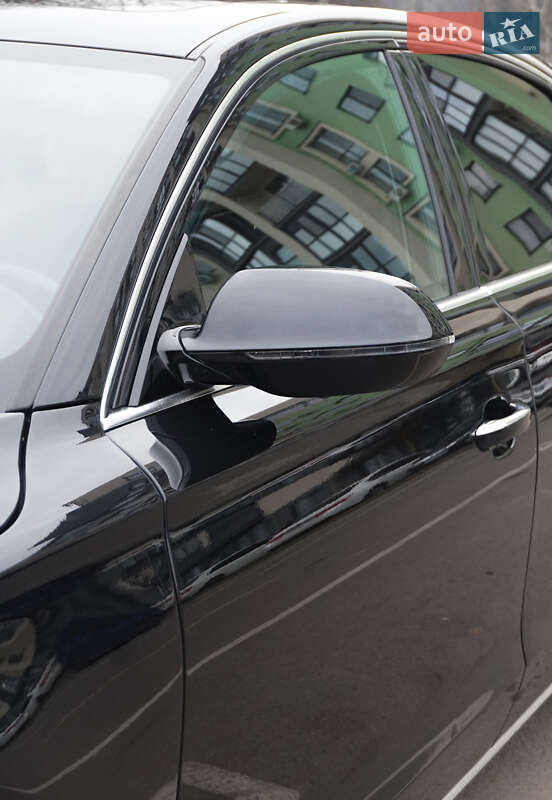 Седан Audi A8 2014 в Виннице
