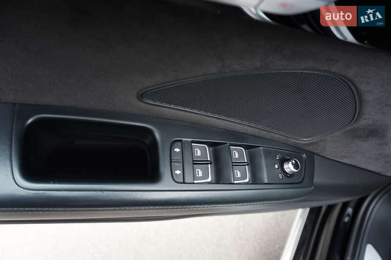 Седан Audi A8 2014 в Виннице