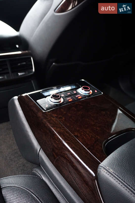 Седан Audi A8 2014 в Виннице