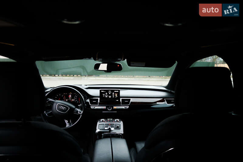 Седан Audi A8 2014 в Виннице