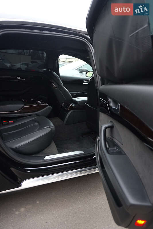 Седан Audi A8 2014 в Виннице