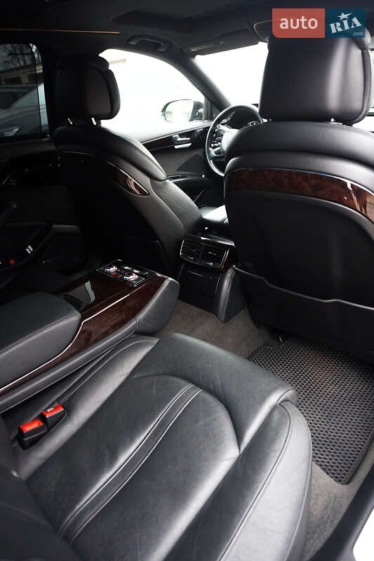Седан Audi A8 2014 в Виннице