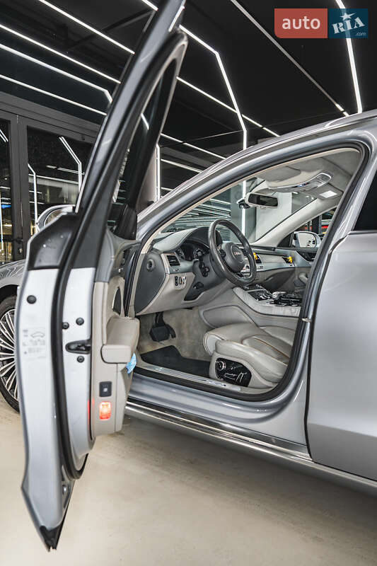 Седан Audi A8 2014 в Киеве