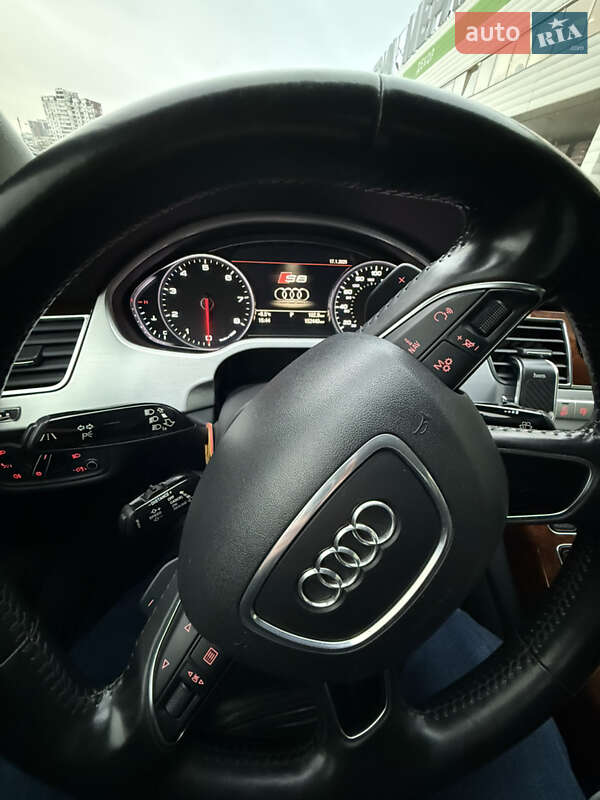 Седан Audi A8 2012 в Києві
