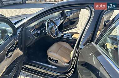 Седан Audi A8 2019 в 