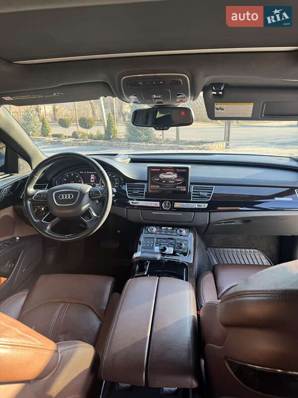 Седан Audi A8 2015 в Могилев-Подольске