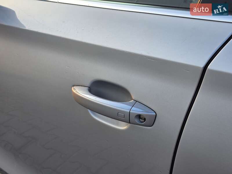 Седан Audi A8 2012 в Тернополе