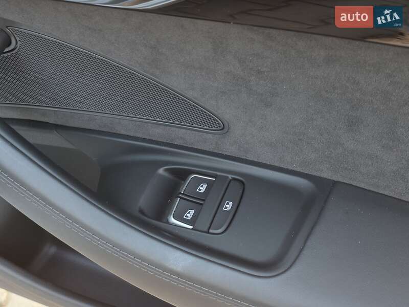 Седан Audi A8 2012 в Тернополе