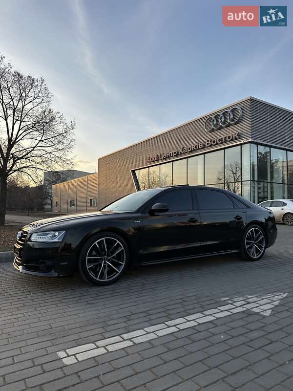 Седан Audi A8 2015 в Киеве