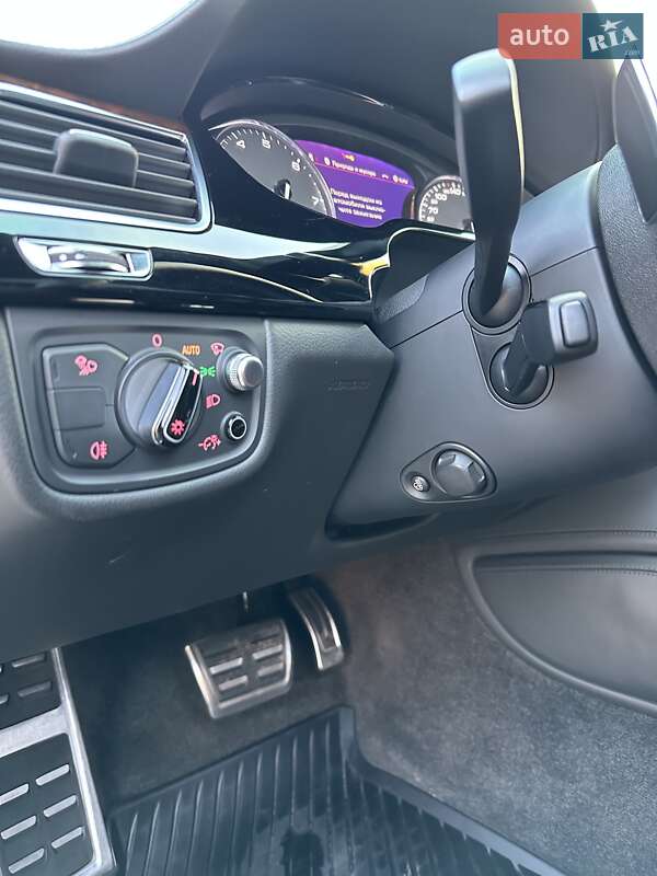 Седан Audi A8 2015 в Киеве