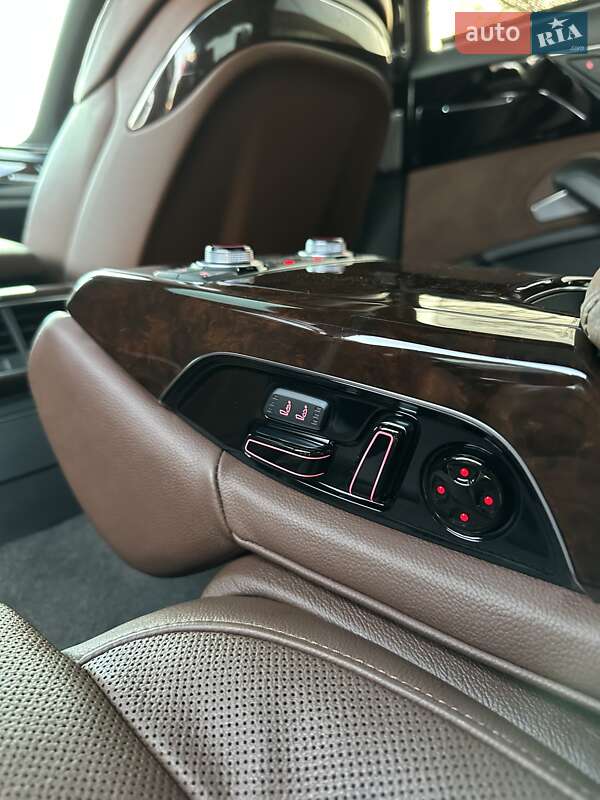 Седан Audi A8 2015 в Киеве
