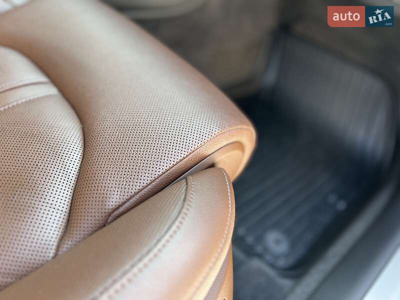 Седан Audi A8 2015 в Киеве