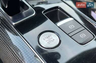 Седан Audi A8 2015 в 