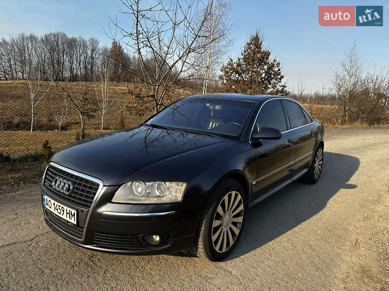 Седан Audi A8 2005 в Хусте