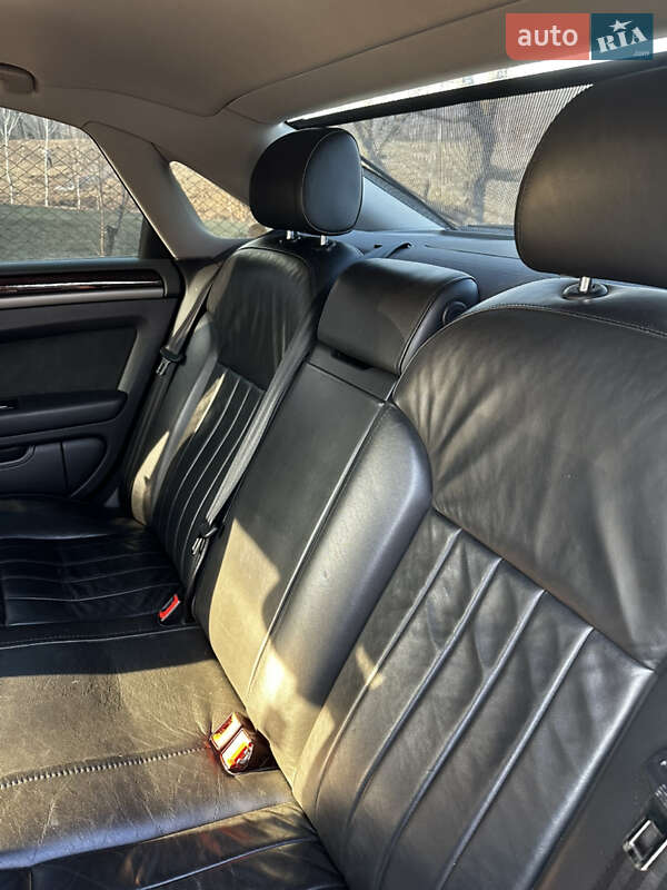 Седан Audi A8 2005 в Хусте