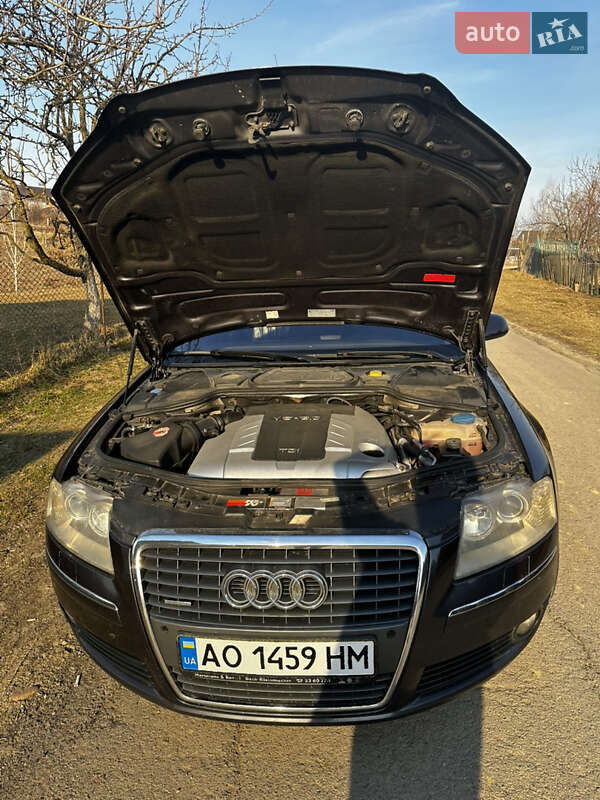 Седан Audi A8 2005 в Хусте