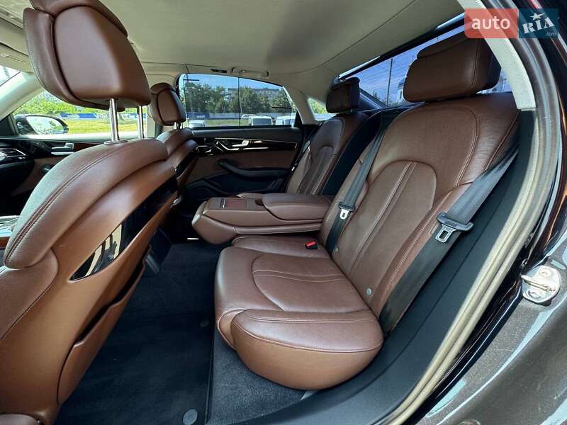 Седан Audi A8 2012 в Кривом Роге