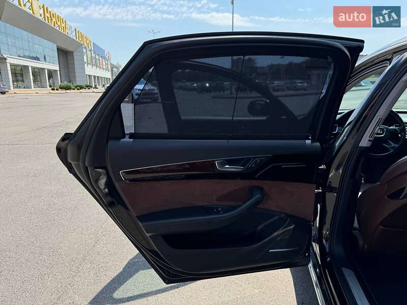 Седан Audi A8 2012 в Кривом Роге