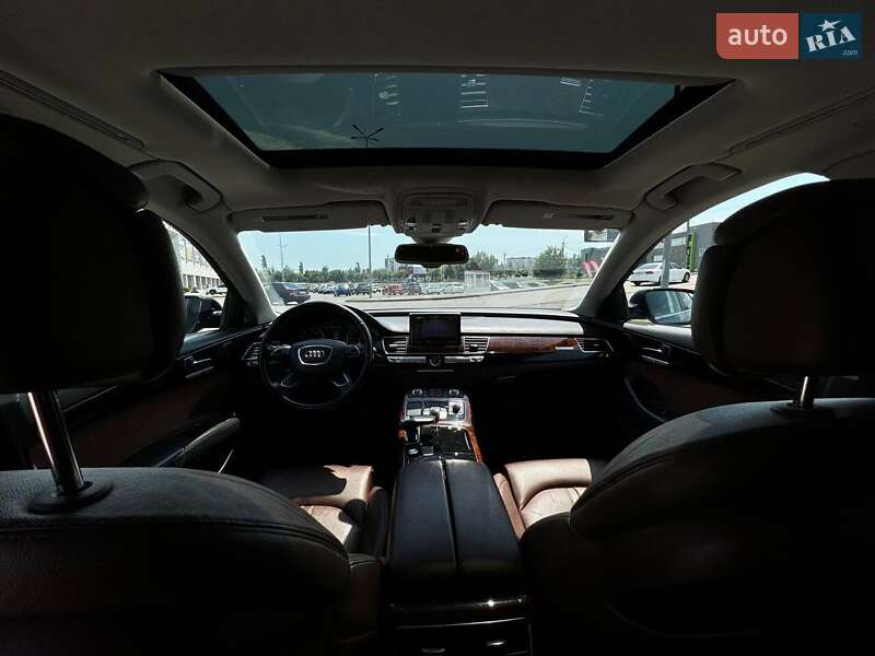 Седан Audi A8 2012 в Кривом Роге