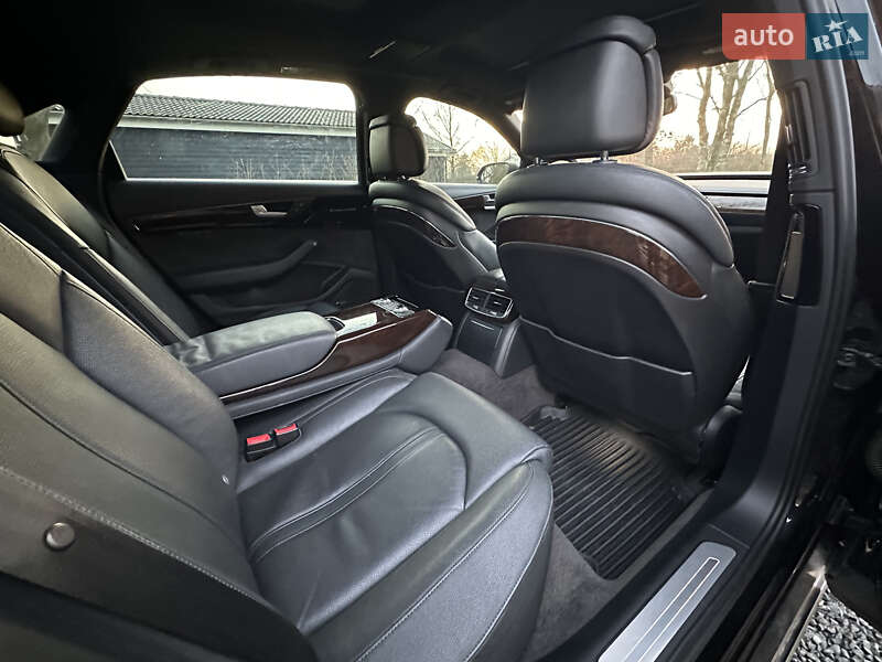 Седан Audi A8 2014 в Львове