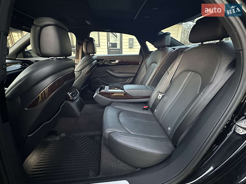 Седан Audi A8 2014 в Львове