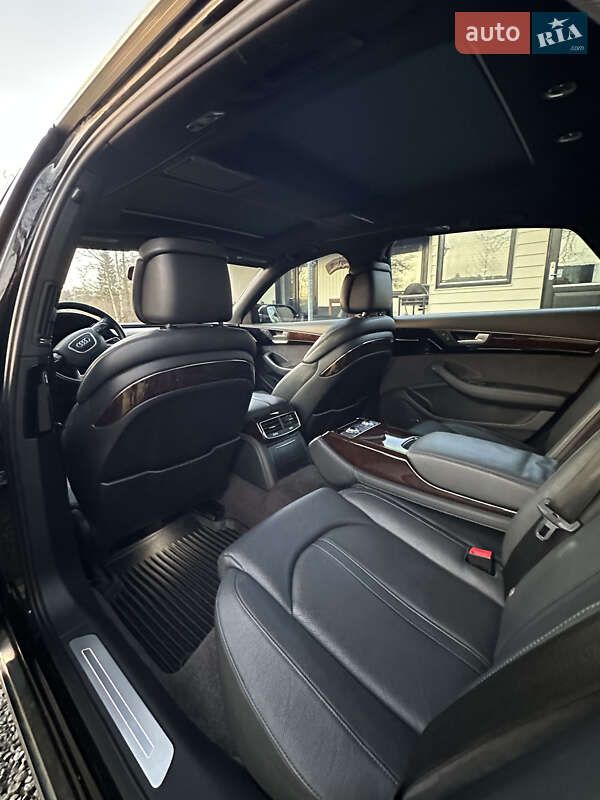 Седан Audi A8 2014 в Львове