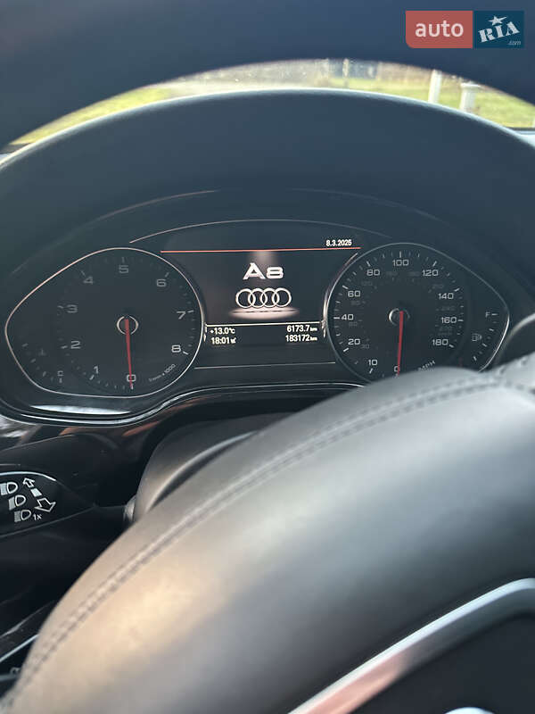 Седан Audi A8 2014 в Львове