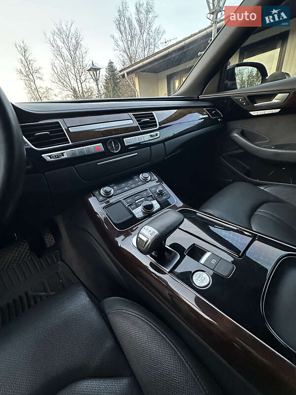 Седан Audi A8 2014 в Львове