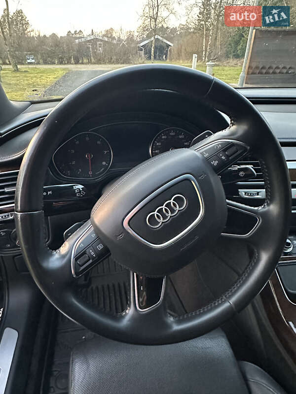 Седан Audi A8 2014 в Львове