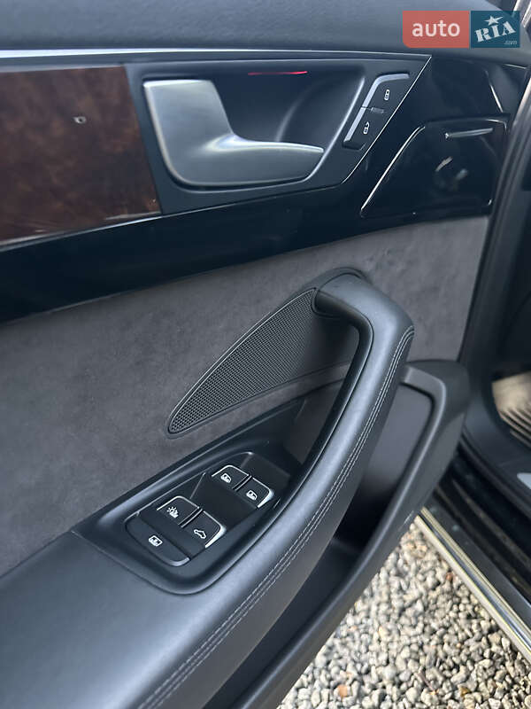 Седан Audi A8 2014 в Львове