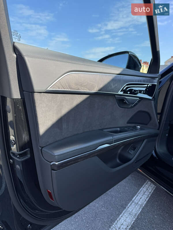 Седан Audi A8 2021 в Киеве