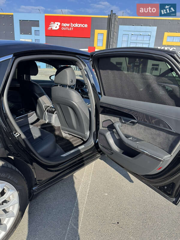 Седан Audi A8 2021 в Киеве