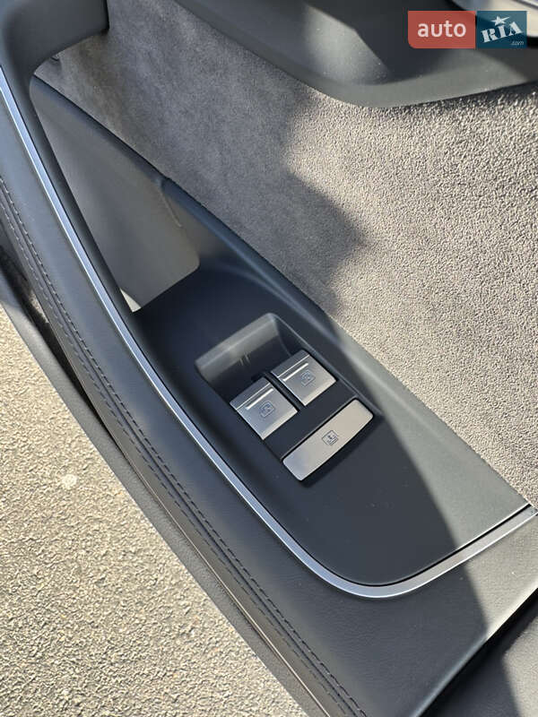 Седан Audi A8 2021 в Киеве
