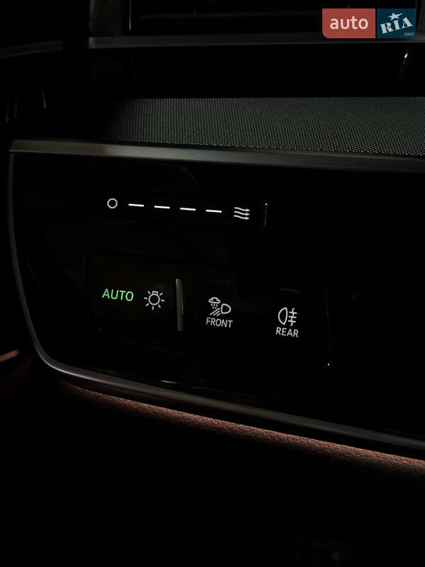 Седан Audi A8 2021 в Киеве