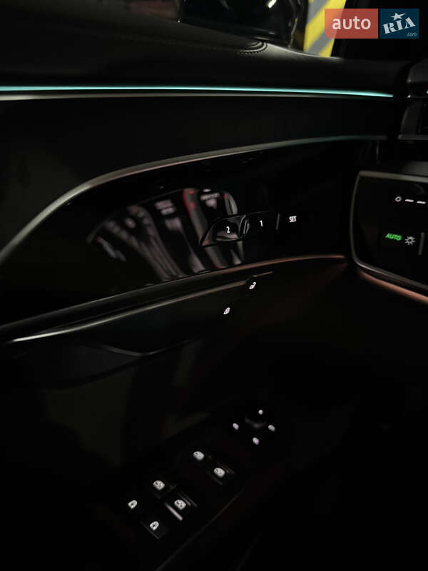 Седан Audi A8 2021 в Киеве