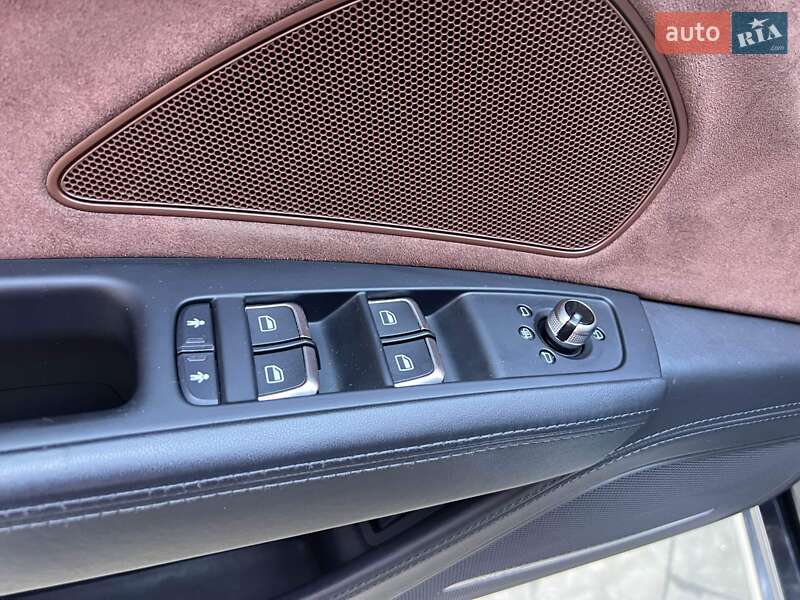 Седан Audi A8 2012 в Львове