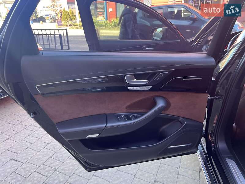 Седан Audi A8 2012 в Львове