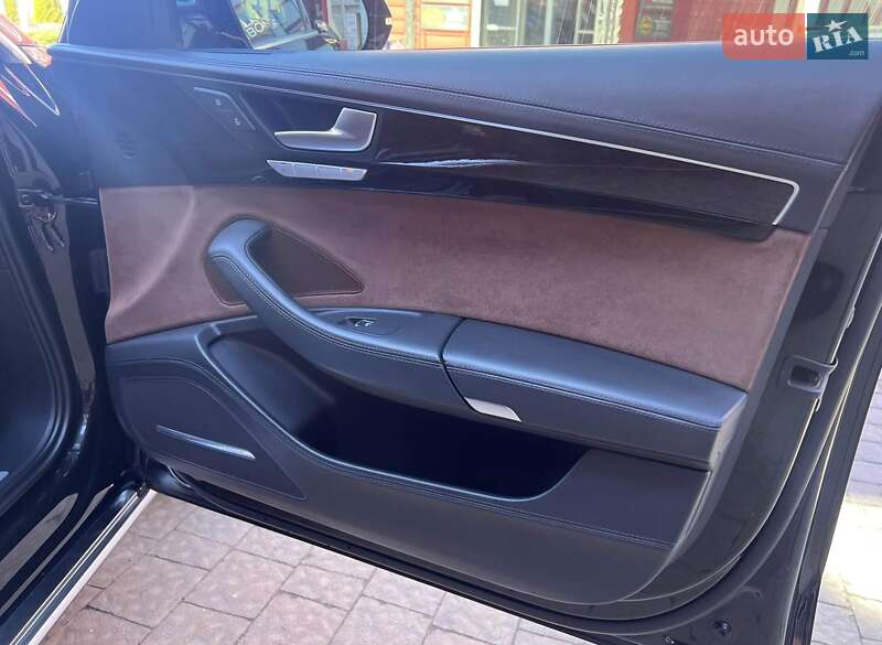 Седан Audi A8 2012 в Львове