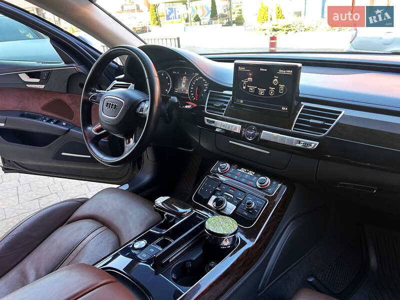 Седан Audi A8 2012 в Львове