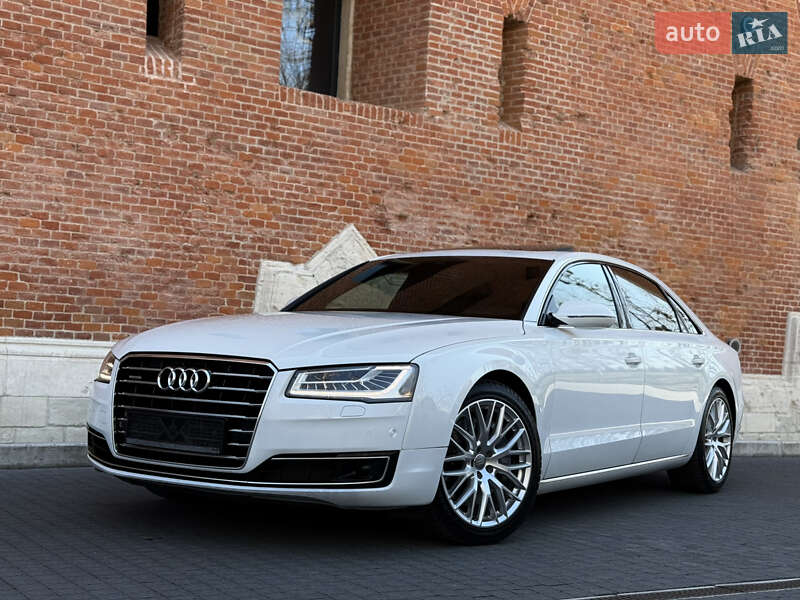 Седан Audi A8 2015 в 
