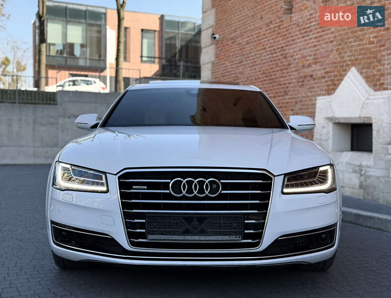 Седан Audi A8 2015 в Львове