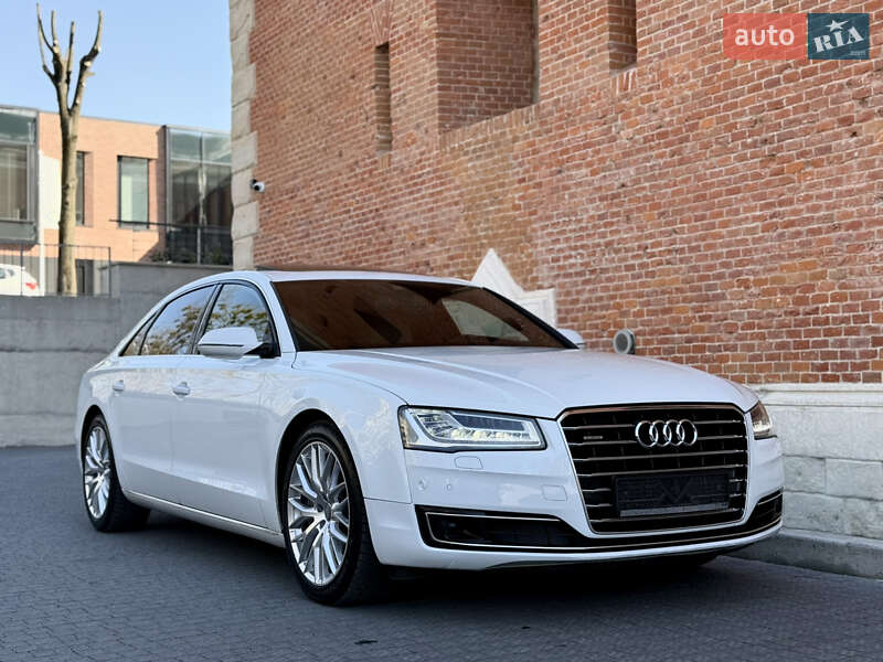 Седан Audi A8 2015 в Львове