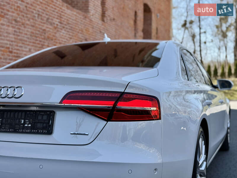 Седан Audi A8 2015 в Львове