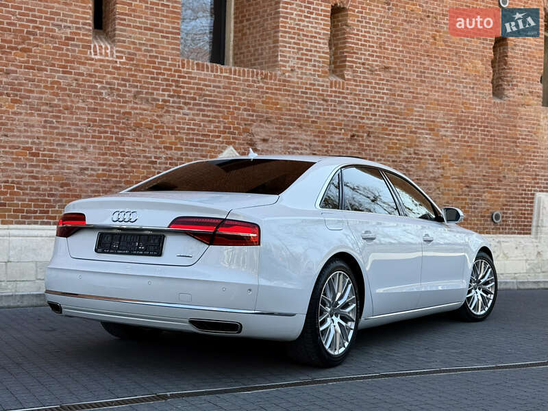 Седан Audi A8 2015 в Львове