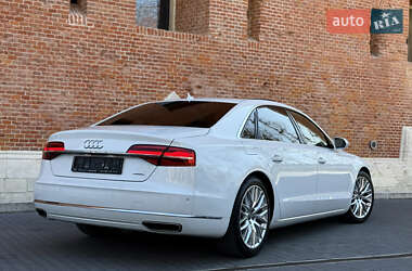 Седан Audi A8 2015 в 