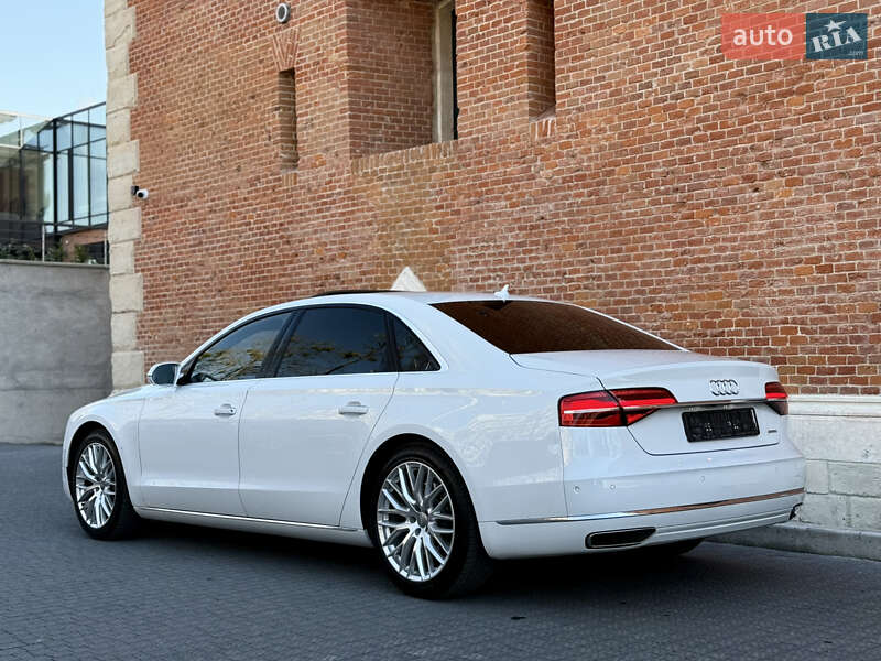 Седан Audi A8 2015 в Львове